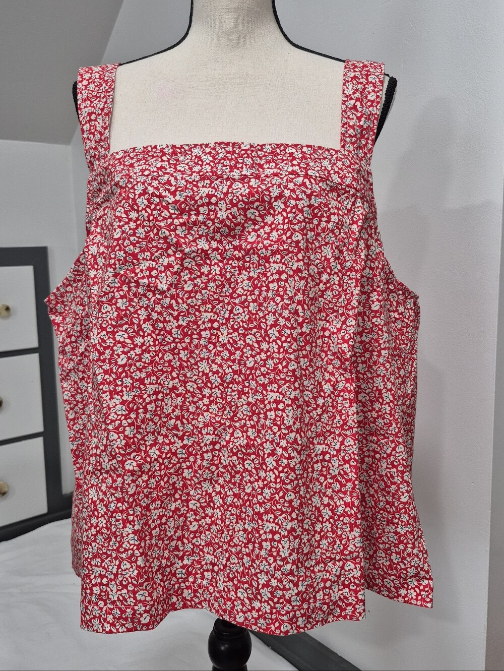 NWT Torrid Floral Crop Tank With Button Back